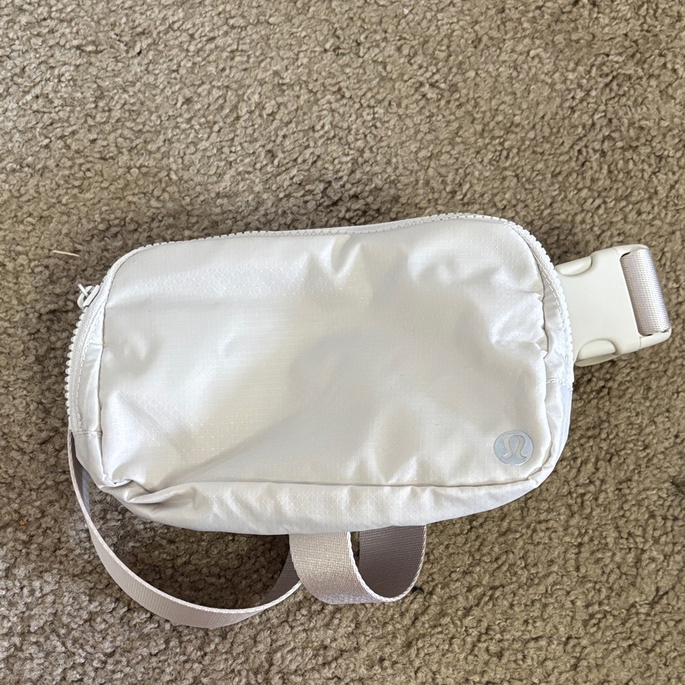Lululemon Everywhere Belt Bag 1L White Opal